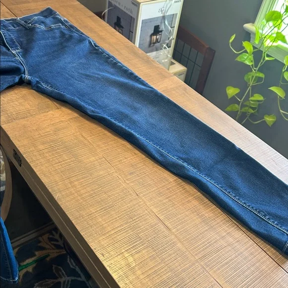 Curve Blue Denim Stretch Jeans - Picture 7 of 7